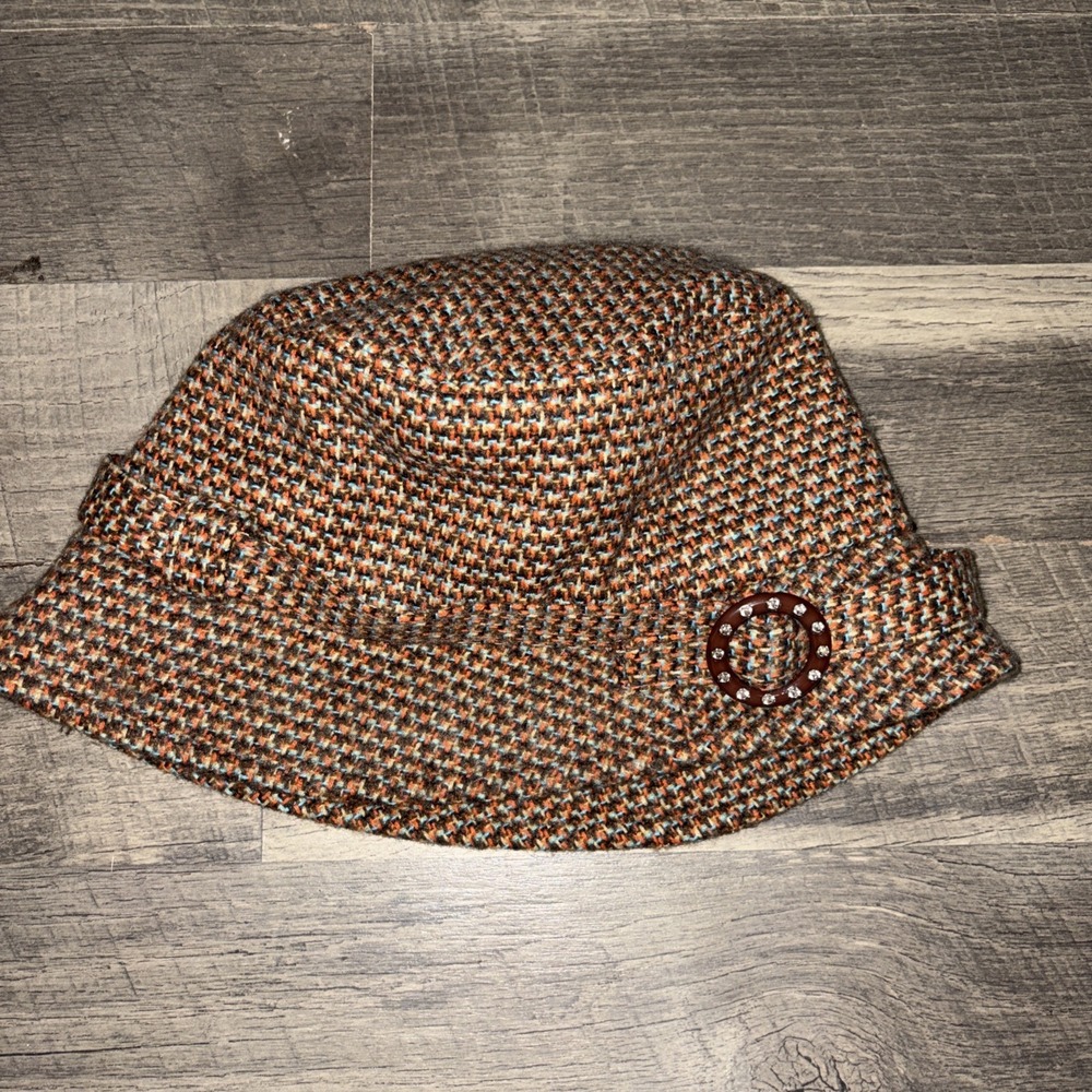 Y2K Manhattan Hat Company Multicolor Bucket Hat With Brown Jewel Clasp
